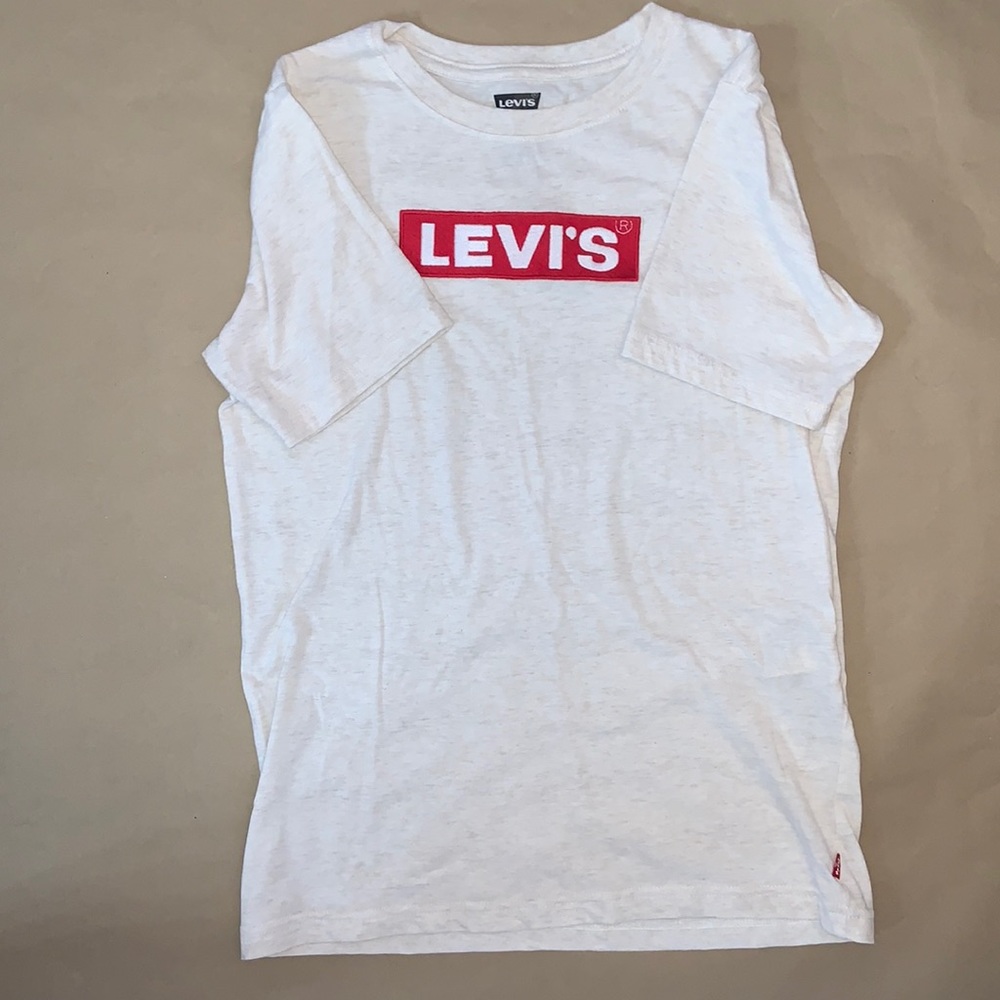 levi’s embroidered tee